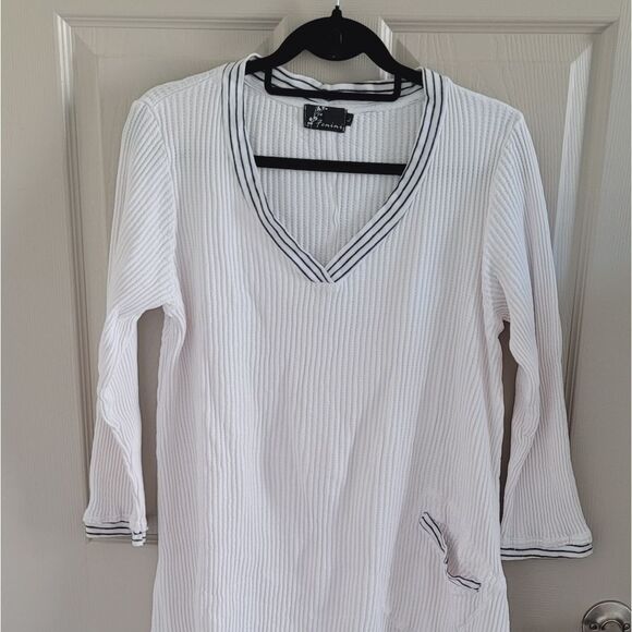 FENINI White Striped V-Neck Top - Picture 2 of 12